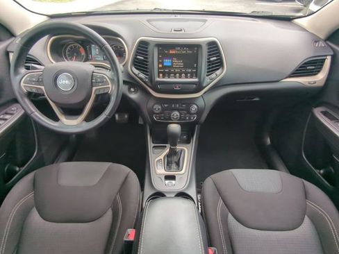 Used 2017 Jeep Cherokee Latitude w/ Comfort/Convenience Group FWD image 17
