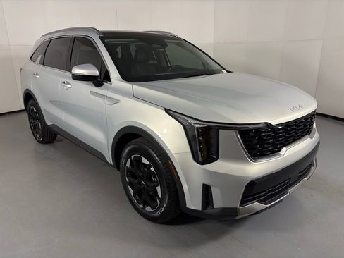 New 2026 Kia Sorento S image 2