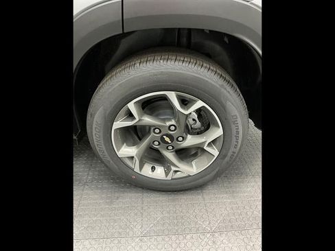 New 2026 Chevrolet Trax LT w/ LT Convenience Package FWD image 35
