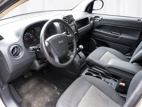 Used 2009 Jeep Compass Sport AWD/4WD image 31