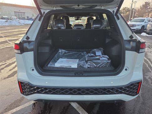 New 2026 Volkswagen Tiguan SE R-Line image 5