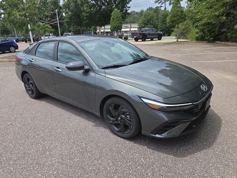 Used 2026 Hyundai Elantra Sport FWD image 1