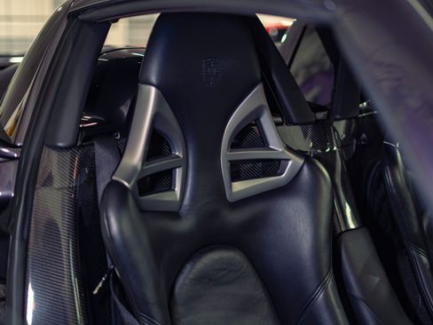 Used 2005 Porsche Carrera GT RWD image 26