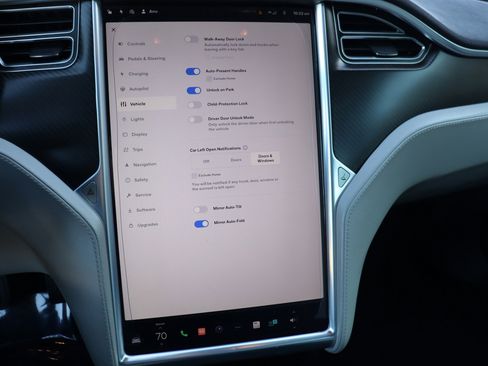 Used 2016 Tesla Model S 85D image 34