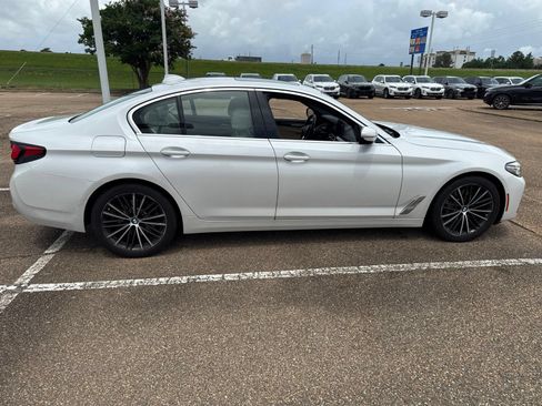 Certified 2023 BMW 530i w/ Premium Package RWD image 4