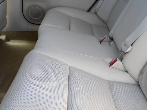 Used 2013 Lexus ES 300h w/ Luxury Pkg image 21