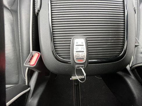 Used 2025 Chrysler Pacifica Limited FWD image 22