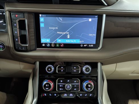 Used 2021 GMC Yukon Denali w/ Denali Premium Package image 14