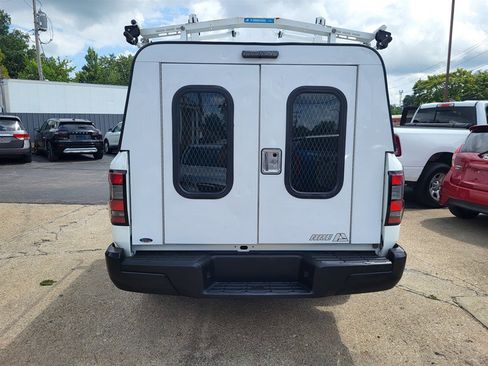 Used 2024 Nissan Frontier S RWD image 6