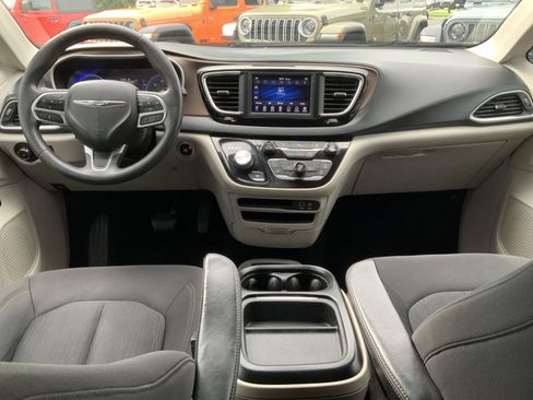 Used 2018 Chrysler Pacifica Touring Plus FWD image 54