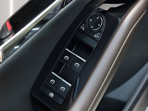 Used 2025 MAZDA CX-30 2.5 Turbo w/ Premium Package image 13