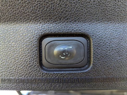 Used 2018 Ford Explorer Limited image 21