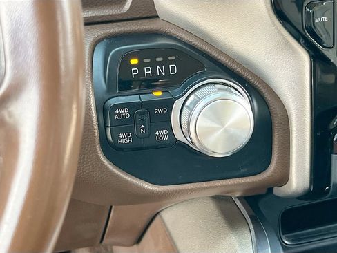Used 2021 RAM 1500 Laramie w/ Advanced Safety Group AWD/4WD image 17
