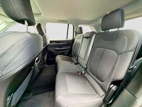 Used 2023 Jeep Grand Cherokee Laredo AWD/4WD image 20
