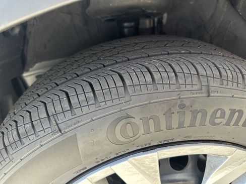 Used 2025 Toyota Corolla Cross L FWD image 27