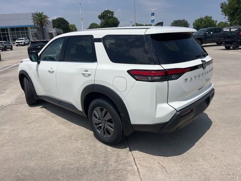 Used 2024 Nissan Pathfinder S FWD image 4