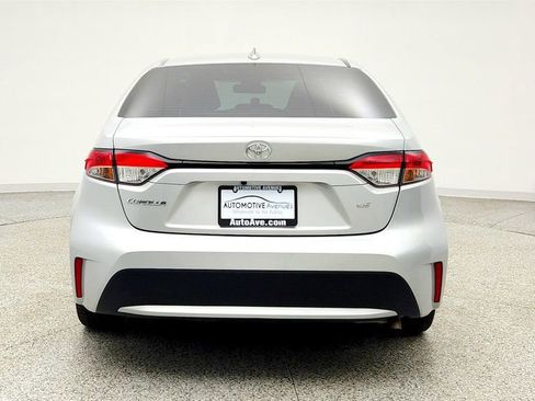 Used 2022 Toyota Corolla LE image 6