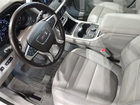 Used 2023 GMC Acadia SLT w/ Technology Package image 17