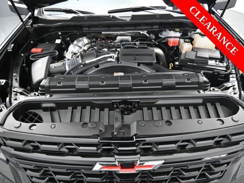 Used 2025 Chevrolet Silverado 2500 ZR2 w/ Technology Package image 13