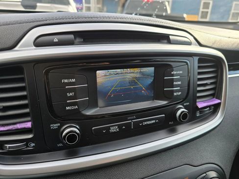 Used 2016 Kia Sorento LX w/ LX Convenience Package image 26