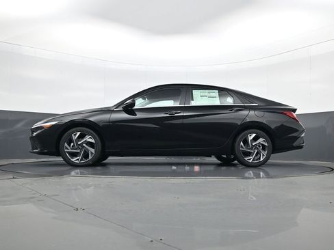 New 2026 Hyundai Elantra Limited image 28