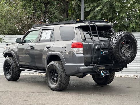 Used 2010 Toyota 4Runner Limited AWD/4WD image 3