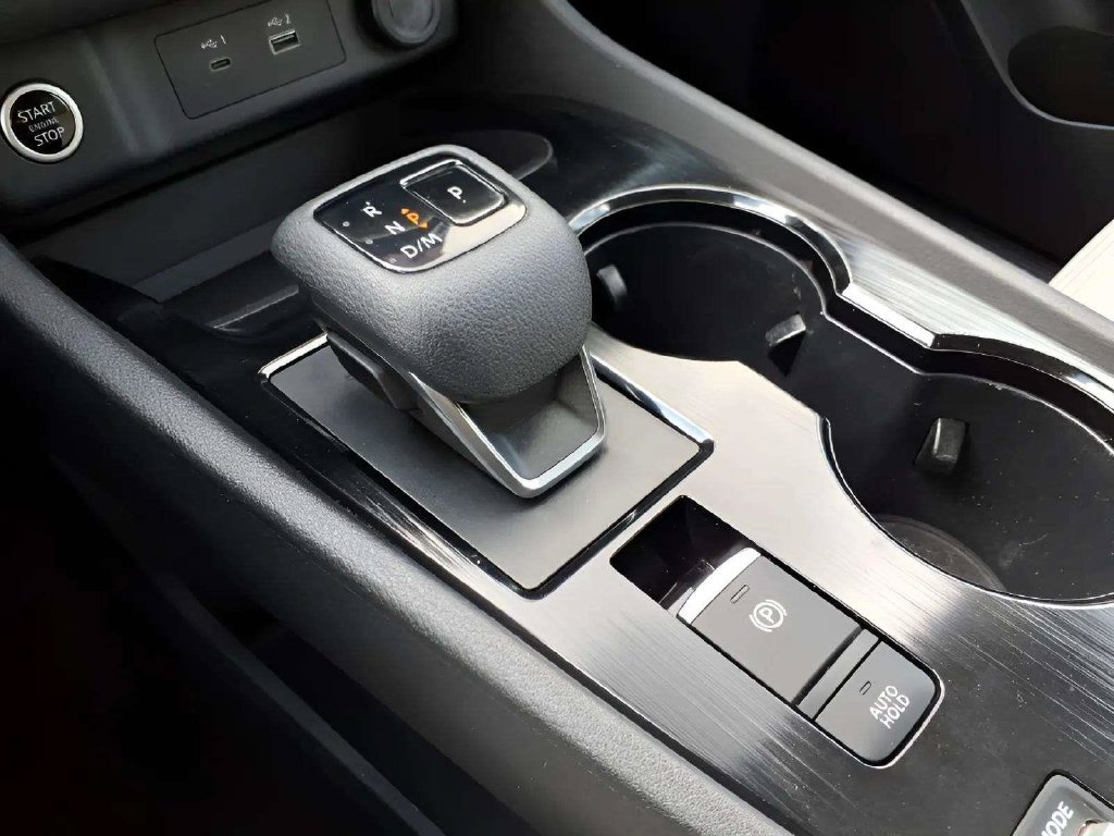 Used 2023 Nissan Rogue SV FWD image 18