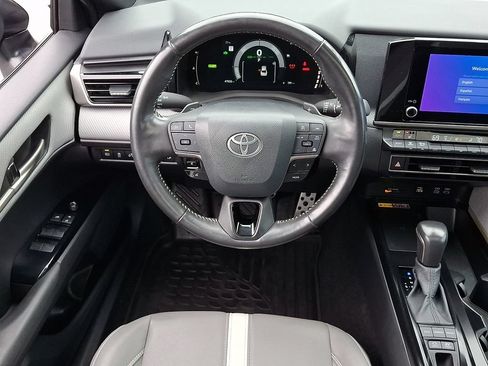 Used 2025 Toyota Camry SE w/ Convenience Package FWD image 2