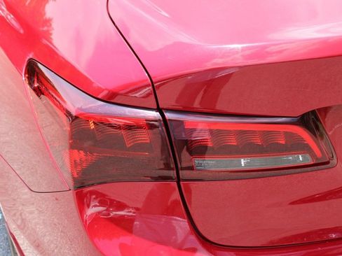 Used 2017 Acura TLX FWD image 9