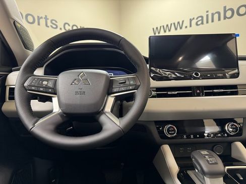 New 2026 Mitsubishi Outlander SE image 9