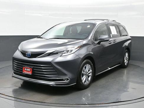 Used 2025 Toyota Sienna Limited AWD/4WD image 2