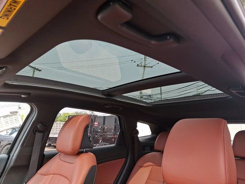 Certified 2025 Kia Sportage SX AWD/4WD image 15