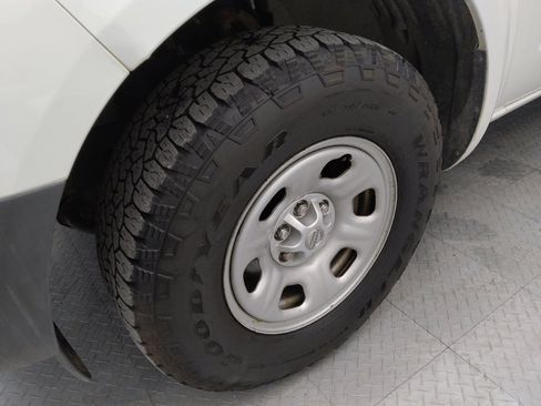 Used 2019 Nissan Frontier S image 31