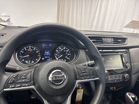Used 2020 Nissan Rogue S image 16