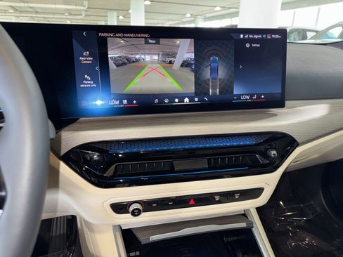 Used 2025 BMW 330i Sedan w/ Convenience Package RWD image 24