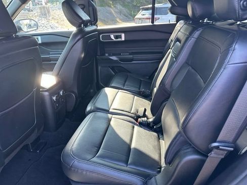 Used 2020 Ford Explorer XLT w/ Equipment Group 202A AWD/4WD image 21