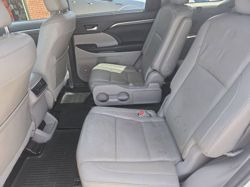 Used 2015 Toyota Highlander Limited w/ Driver Technology Package AWD/4WD image 10