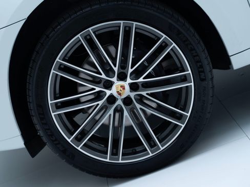 Used 2026 Porsche Macan AWD/4WD image 12