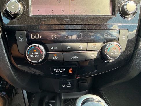 Used 2019 Nissan Rogue SL w/ Premium Package AWD/4WD image 39