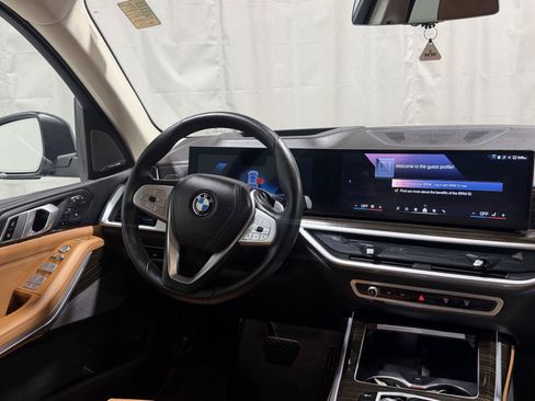Used 2024 BMW X7 xDrive40i w/ Premium Package AWD/4WD image 3