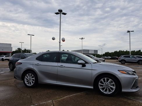Used 2024 Toyota Camry LE FWD image 3