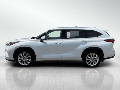 Used 2023 Toyota Highlander Limited AWD/4WD image 2