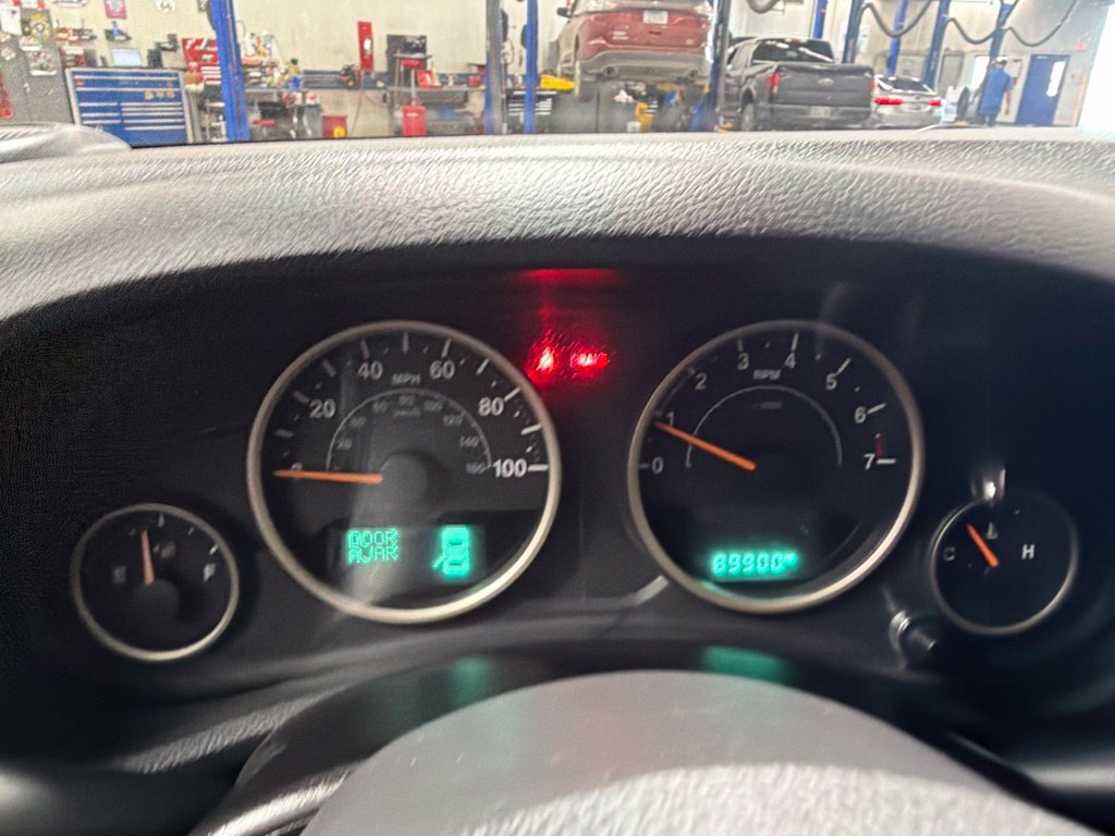 Used 2016 Jeep Wrangler Unlimited Sahara AWD/4WD image 19