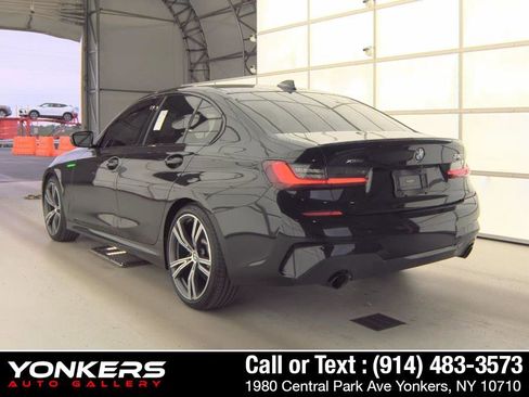 Used 2022 BMW 330i xDrive Sedan w/ M Sport Package AWD/4WD image 3