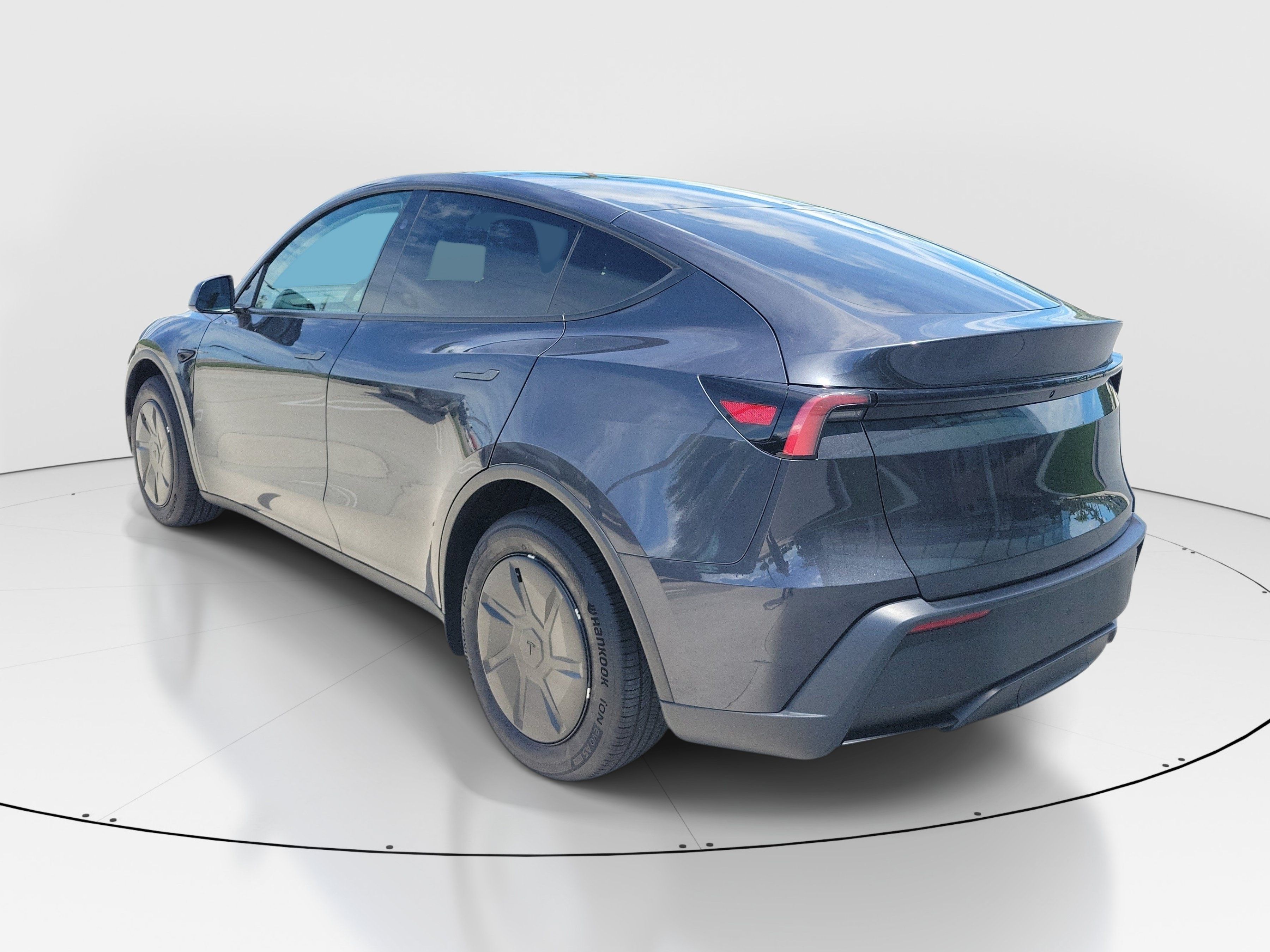Used 2026 Tesla Model Y 2WD image 6