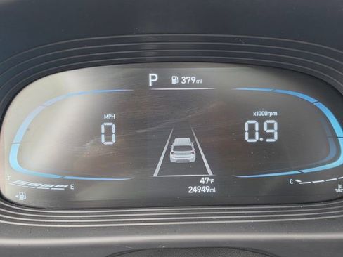 Used 2025 Hyundai Venue SEL FWD image 13