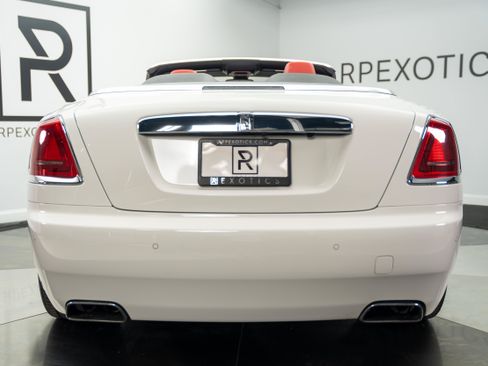 Used 2017 Rolls-Royce Dawn RWD image 21