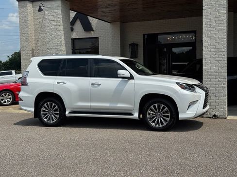Used 2022 Lexus GX 460 Luxury w/ Accessory Package AWD/4WD image 16
