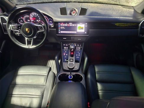 Used 2022 Porsche Cayenne image 18