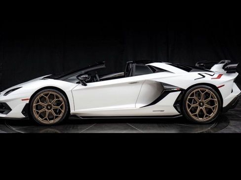 Used 2020 Lamborghini Aventador SVJ AWD/4WD image 26